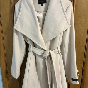 Donna Karan Elegant Beige Trench Coat